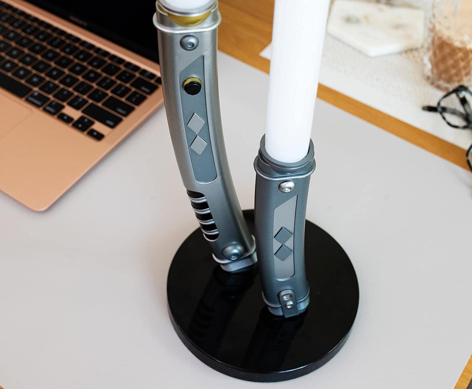 UKON!C - Star Wars - Lampe de bureau Ahsoka Double Sabres Lasers (Version Mandalorien)